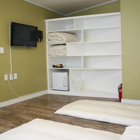 Crib 49 Guesthouse - Foreigner Only Seoul Bagian luar foto