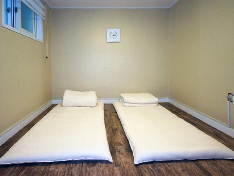 Crib 49 Guesthouse - Foreigner Only Seoul Bagian luar foto
