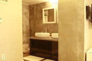 Crib 49 Guesthouse - Foreigner Only Seoul Bagian luar foto