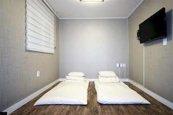 Crib 49 Guesthouse - Foreigner Only Seoul Bagian luar foto